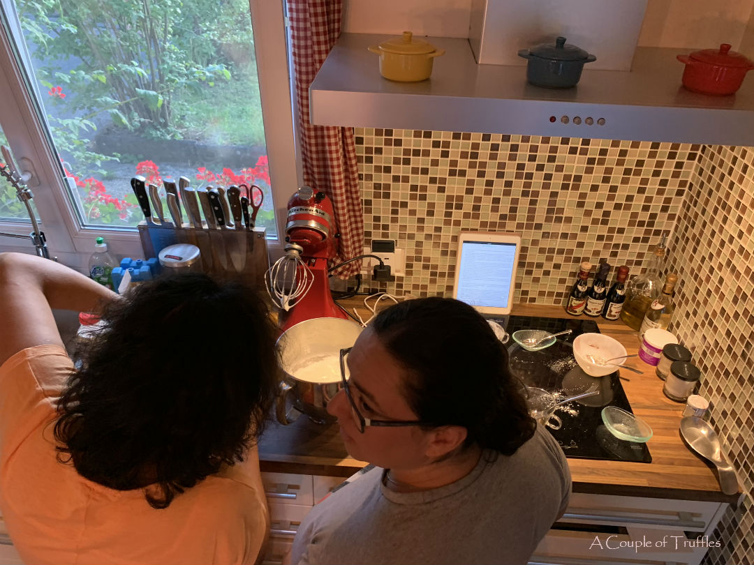 Vişneli, Çikolatalı, Hindistancevizi Unlu Pasta A Couple of Truffles